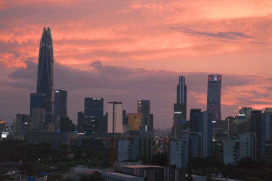 两张对比图：左边是直录学生的四年课程进度条，右边是国际大一学生的三年课程进度条，显示国际大一需要额外一年