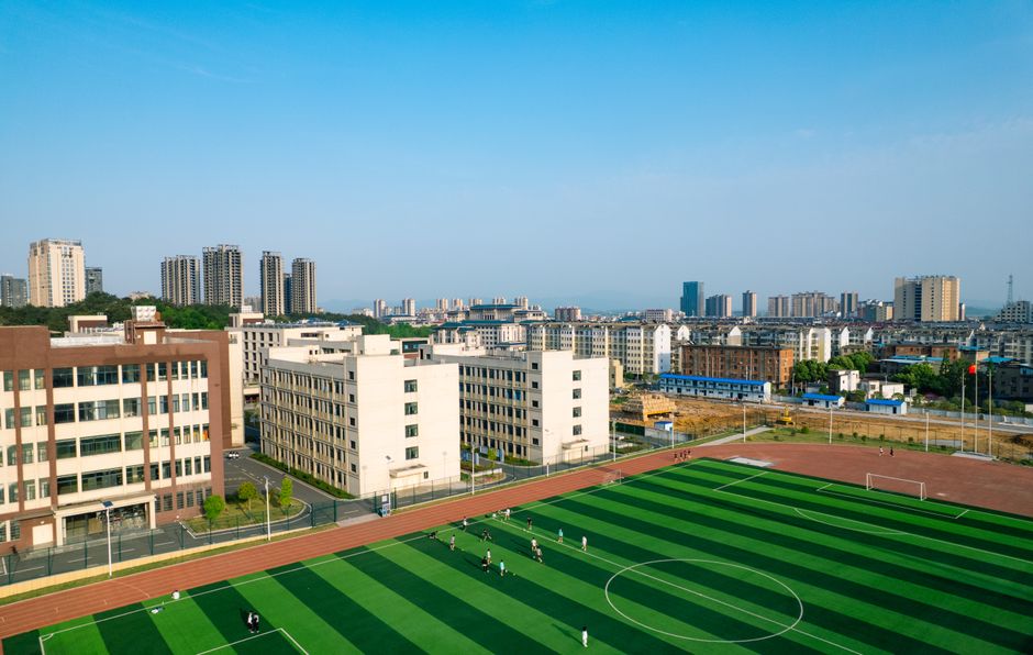 开普敦大学校园全景，展示英语教学环境